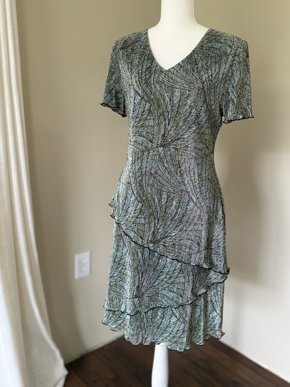 Vintage Midi Dress Green Patterned V-Neck Ruffle Asymmetrical Tiered Shimmer